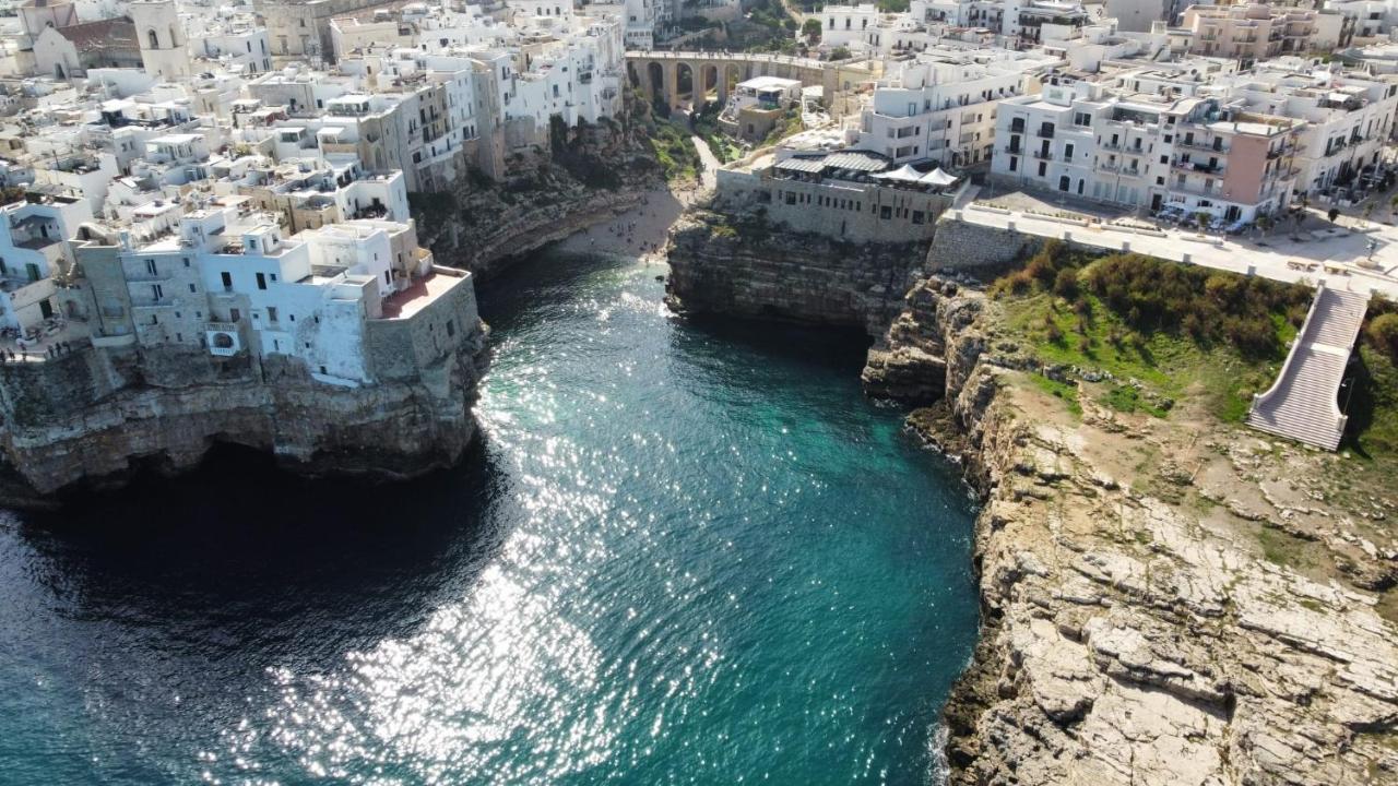 Villa Polignano A Mare: Sulla Piazza Di Domenico Modugno Exterior foto
