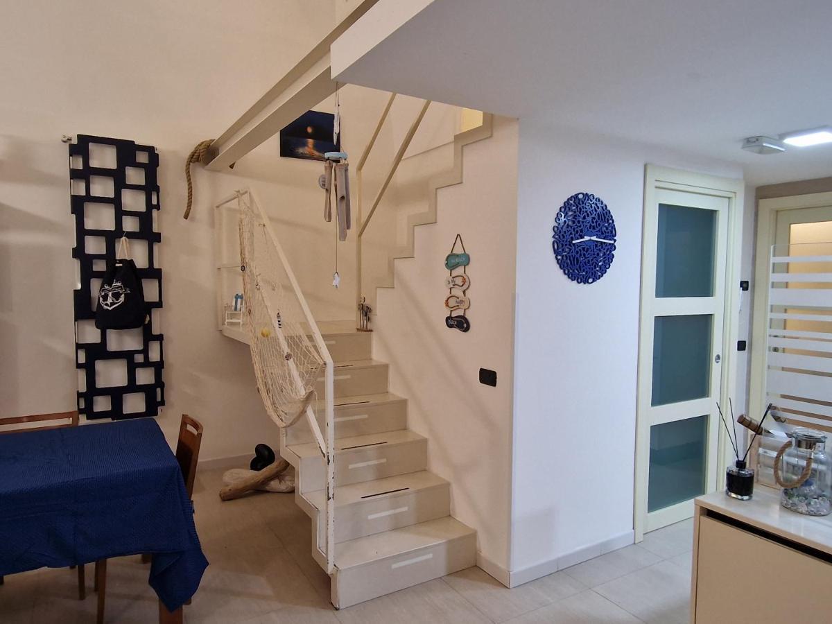 Villa Polignano A Mare: Sulla Piazza Di Domenico Modugno Exterior foto