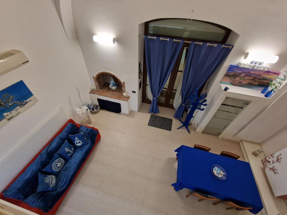 Villa Polignano A Mare: Sulla Piazza Di Domenico Modugno Exterior foto
