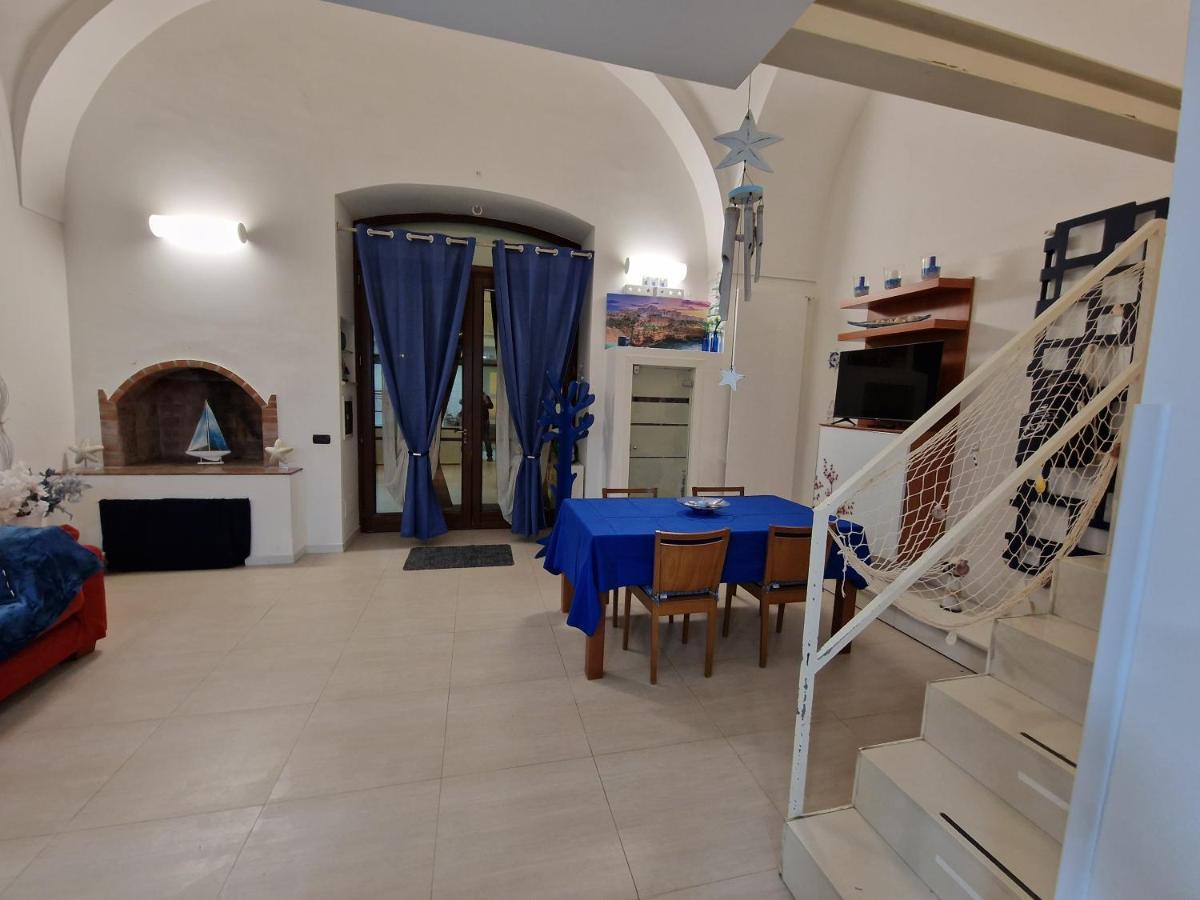 Villa Polignano A Mare: Sulla Piazza Di Domenico Modugno Exterior foto
