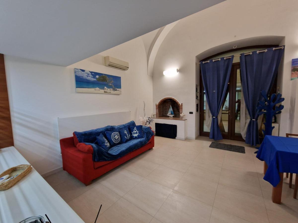 Villa Polignano A Mare: Sulla Piazza Di Domenico Modugno Exterior foto