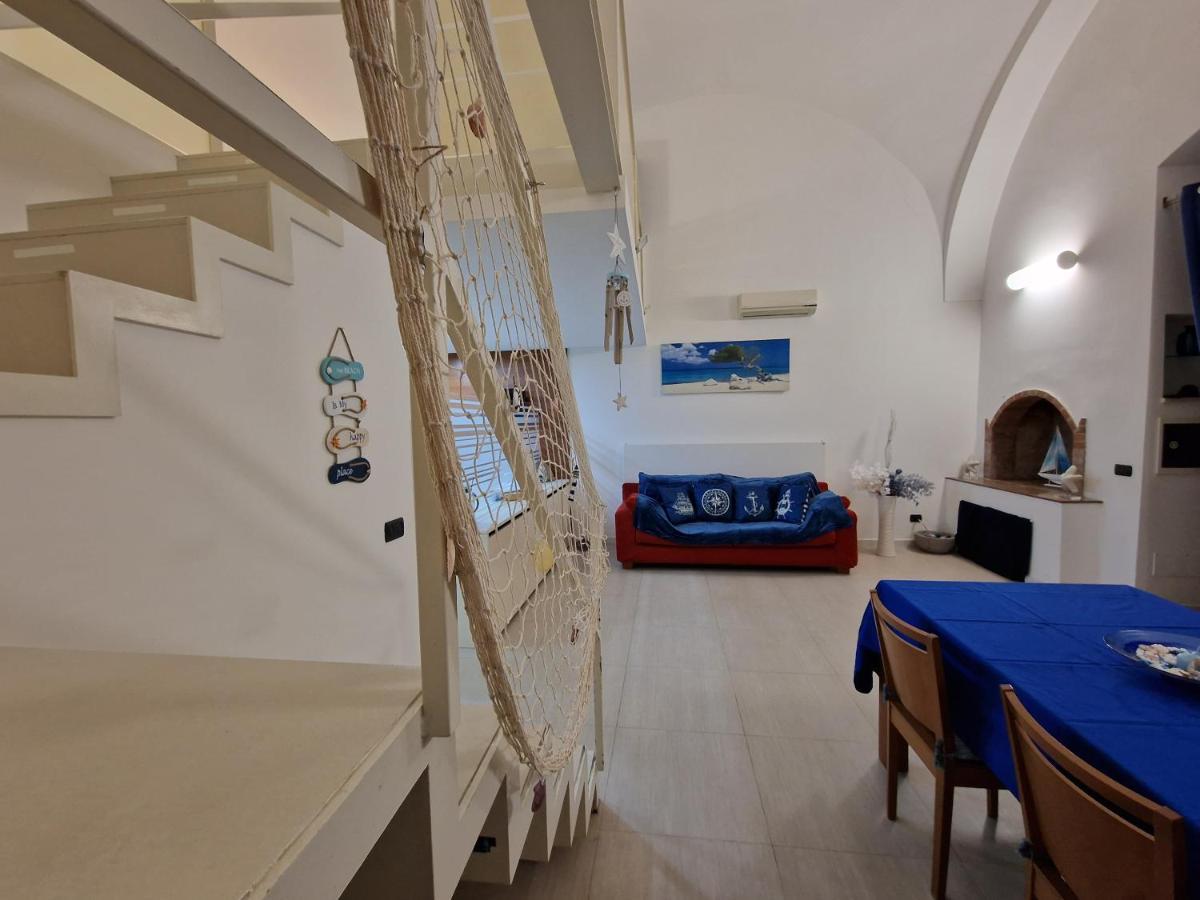 Villa Polignano A Mare: Sulla Piazza Di Domenico Modugno Exterior foto