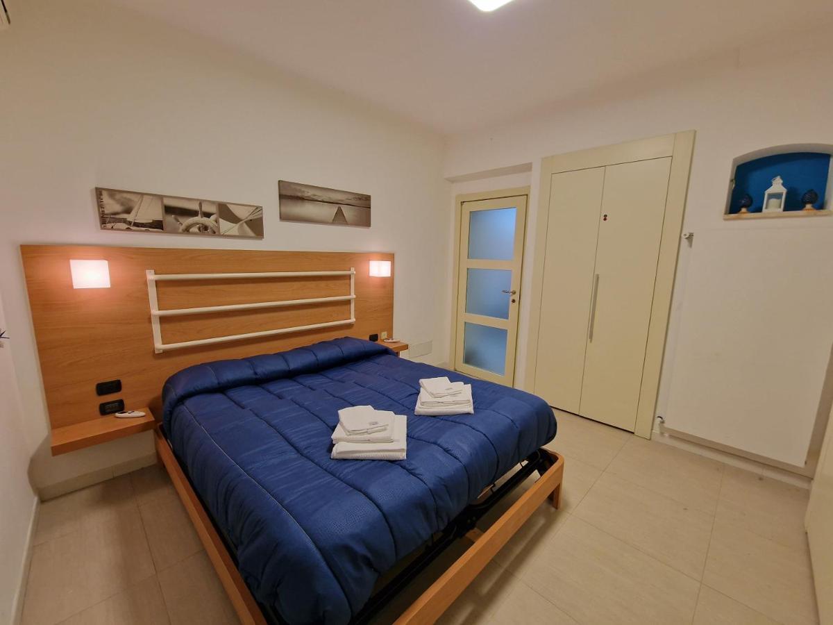 Villa Polignano A Mare: Sulla Piazza Di Domenico Modugno Exterior foto