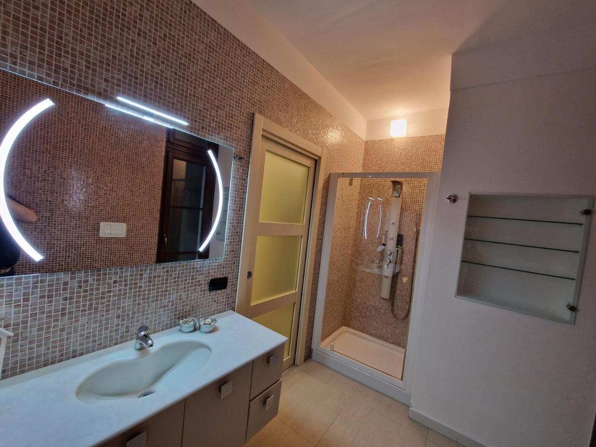 Villa Polignano A Mare: Sulla Piazza Di Domenico Modugno Exterior foto